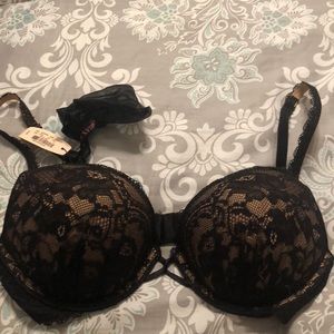 Victoria’s Secret Miraculous push-up bra. Size 32B